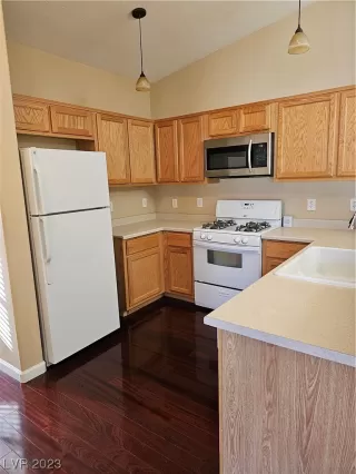 Photo #2: 2530184 Listing 