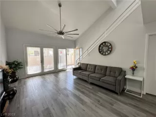 Photo #5: 2530233 Listing 