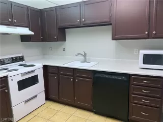 Photo #6: 2530294 Listing