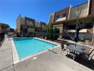 Photo #1: 2530302 Listing 