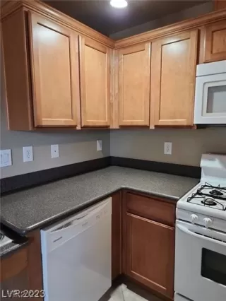 Photo #2: 2530358 Listing 