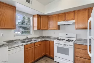 Photo #5: 2530393 Listing