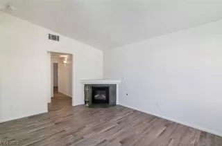 Photo #6: 2530393 Listing