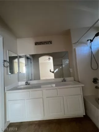 Photo #4: 2530401 Listing 