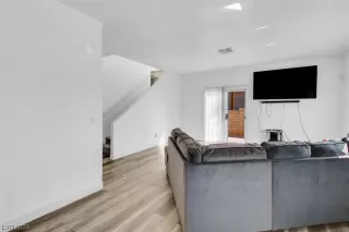 Photo #5: 2530409 Listing 