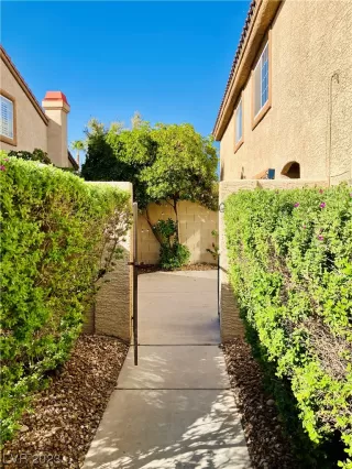 Photo #1: 2530426 Listing 