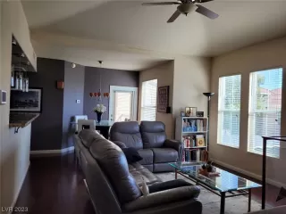 Photo #4: 2530431 Listing