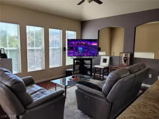 Photo #5: 2530431 Listing