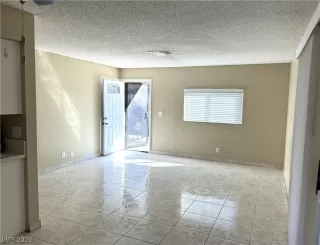 Photo #3: 2530558 Listing