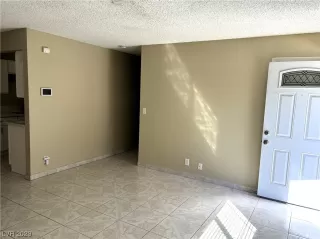 Photo #4: 2530558 Listing