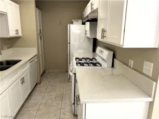 Photo #5: 2530558 Listing