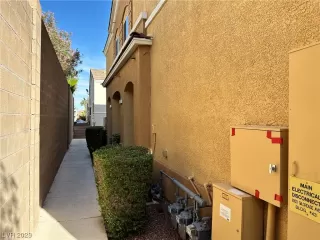 Photo #3: 2530577 Listing