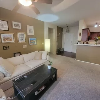 Photo #4: 2530600 Listing 