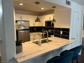 Photo #3: 2530640 Listing 