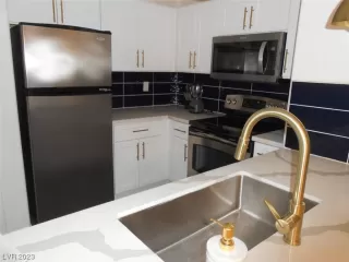 Photo #5: 2530640 Listing 