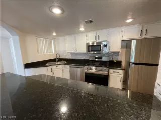 Photo #4: 2530672 Listing 