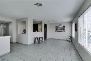 Photo #4: 2530681 Listing