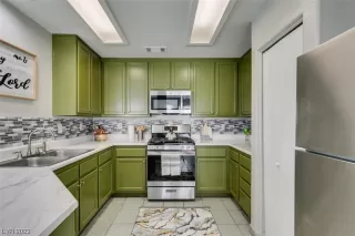 Photo #5: 2530681 Listing