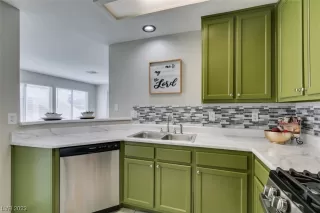 Photo #6: 2530681 Listing