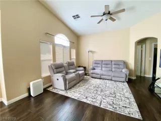 Photo #4: 2530705 Listing