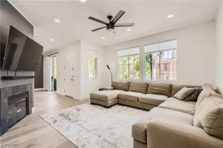 Photo #4: 2530738 Listing