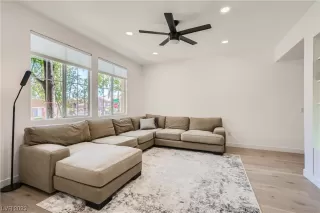 Photo #6: 2530738 Listing