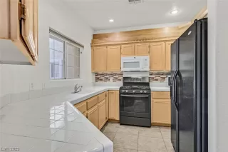 Photo #5: 2530803 Listing