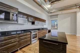 Photo #4: 2530860 Listing