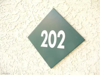 Photo #1: 2530913 Listing 