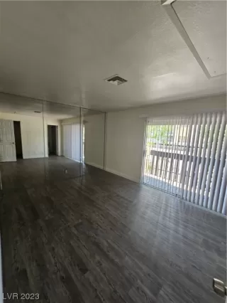 Photo #3: 2530924 Listing