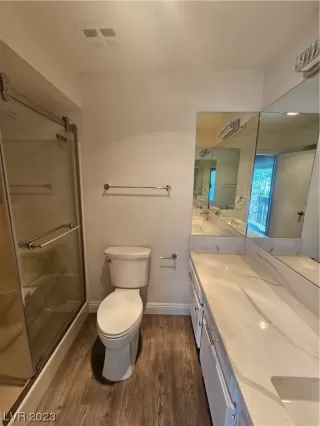 Photo #6: 2530924 Listing