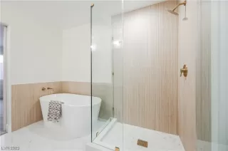 Photo #3: 2530935 Listing