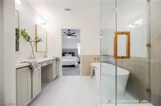 Photo #4: 2530935 Listing