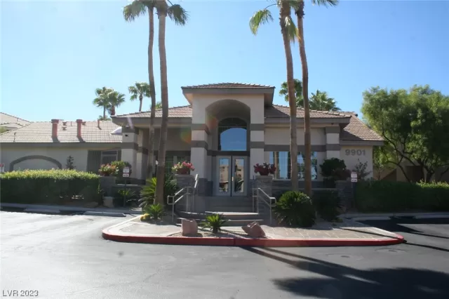 MLS: 2530966 Condo For Sale