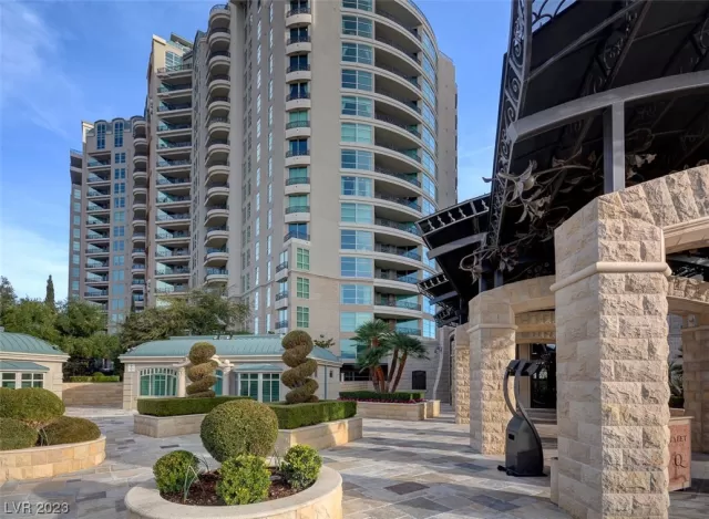 MLS: 2530980 Condo For Sale