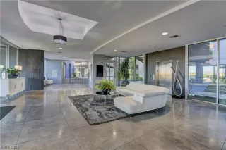 Photo #2: 2531065 Listing