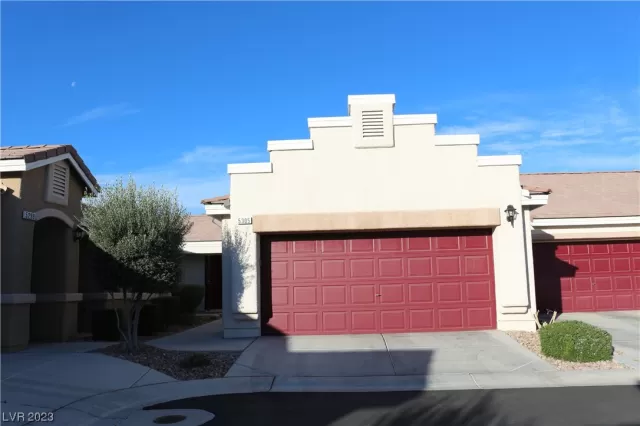 MLS: 2531082 Condo For Sale