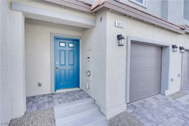 MLS: 2531204 Condo For Sale