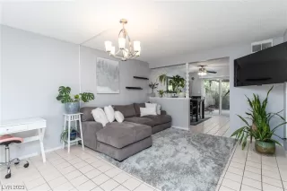 Photo #4: 2531207 Listing