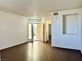 Photo #3: 2531240 Listing