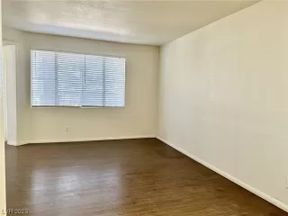 Photo #5: 2531240 Listing