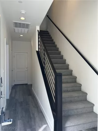 Photo #1: 2531246 Listing 