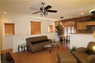 Photo #4: 2531261 Listing