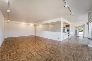 Photo #4: 2531359 Listing