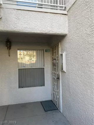 Photo #3: 2531400 Listing