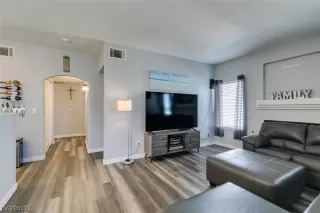 Photo #4: 2531458 Listing