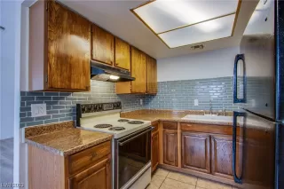 Photo #6: 2531507 Listing