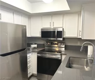 Photo #5: 2531587 Listing