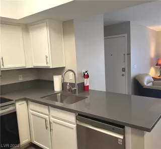 Photo #6: 2531587 Listing