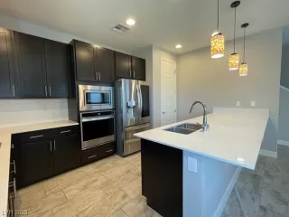 Photo #4: 2531685 Listing